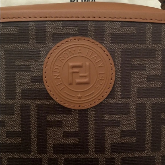 Fendi mini camera bag - Picture 2 of 8